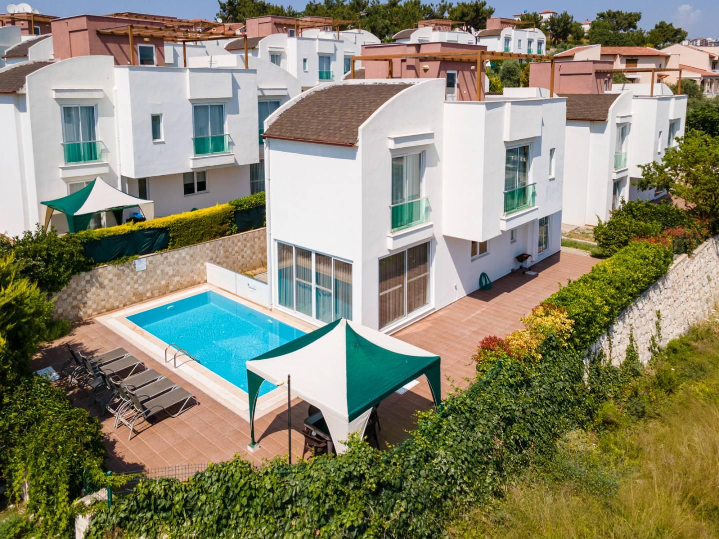 Kuşadası Kadınlar Denizi'nde Deniz Manzaralı, Özel Havuzlu, Lüks Villa-12718