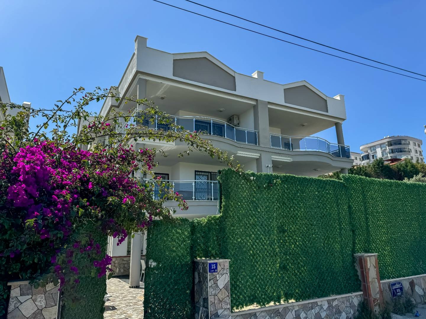 Aydın Kuşadası'nda Geniş Ailelere Uygun, Özel Havuzlu, Modern Villa