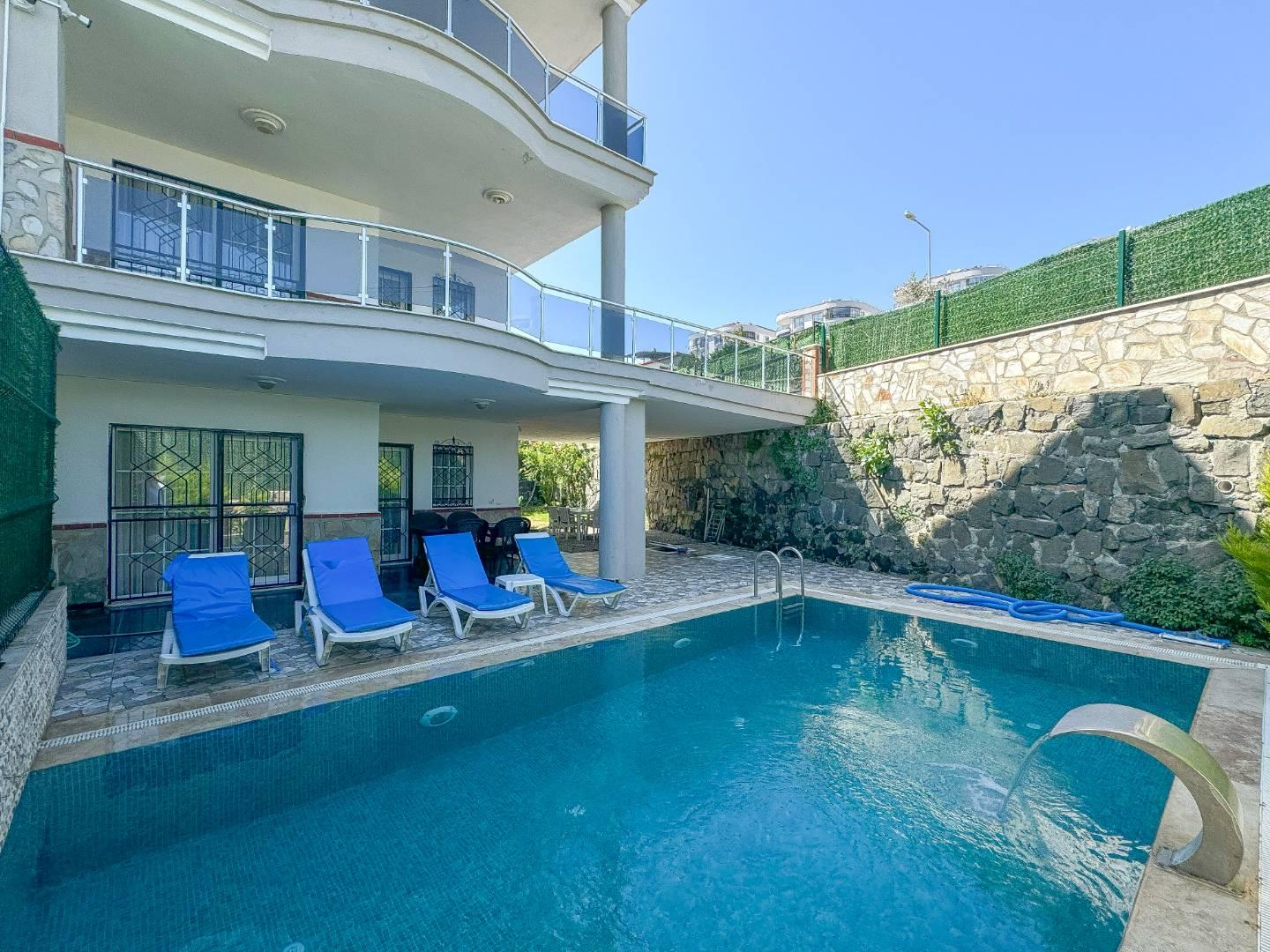 Aydın Kuşadası'nda Geniş Ailelere Uygun, Özel Havuzlu, Modern Villa-29457
