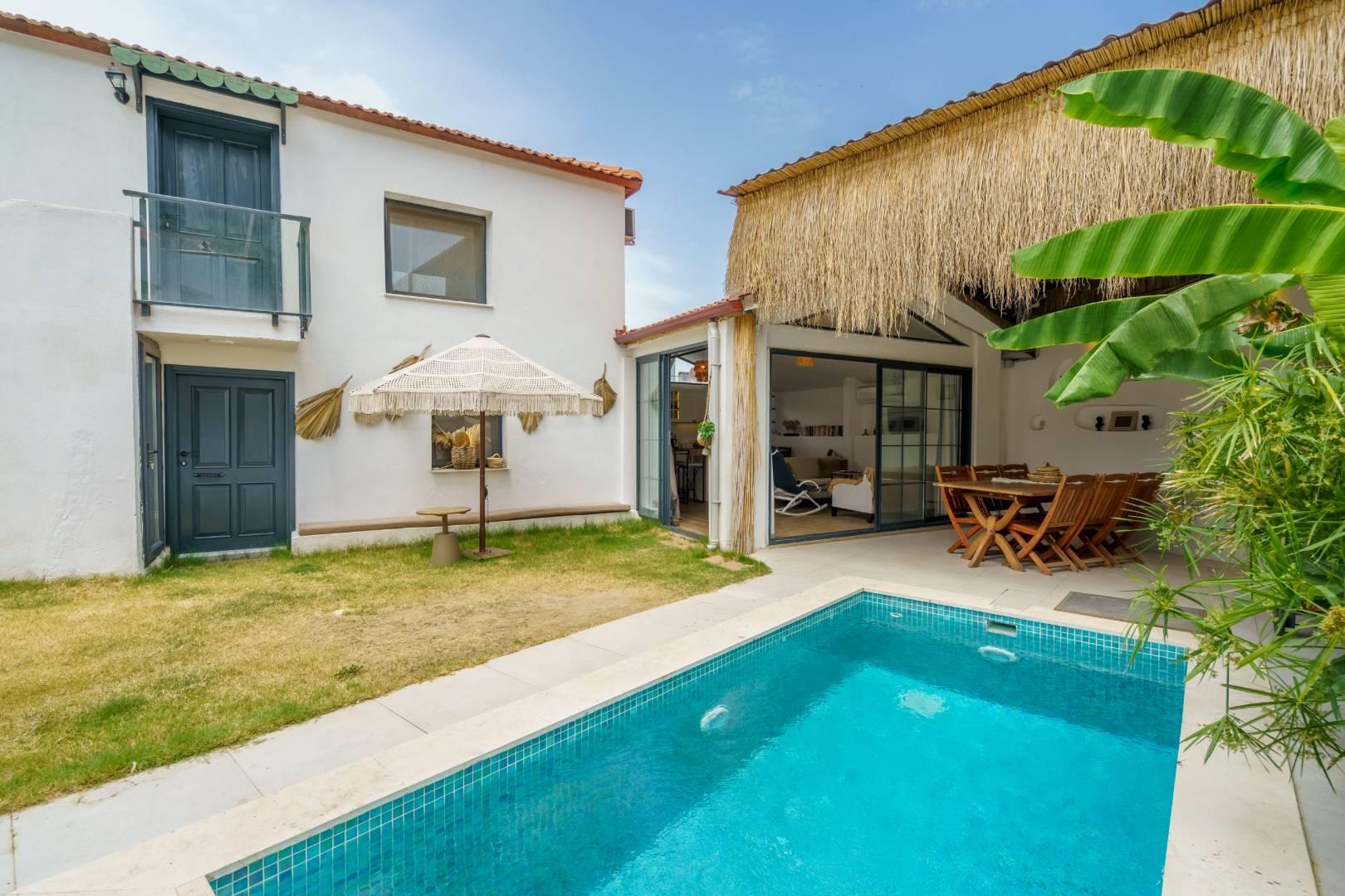 Kuşadası Kirazlı'da Huzurun Kucağında, Özel Havuzlu, Lüks Taş Villa-38247