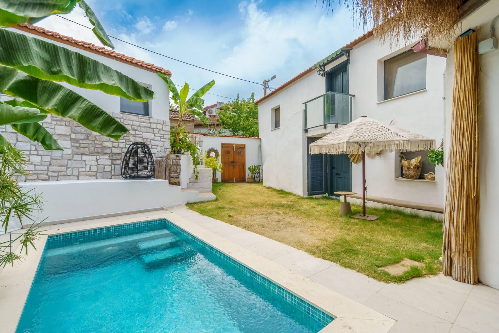 Kuşadası Kirazlı'da Huzurun Kucağında, Özel Havuzlu, Lüks Taş Villa-38247