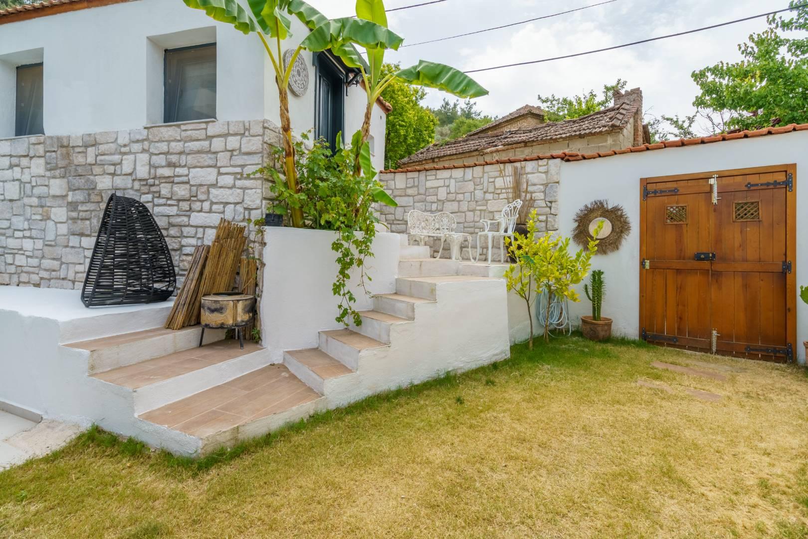 Kuşadası Kirazlı'da Huzurun Kucağında, Özel Havuzlu, Lüks Taş Villa-38247