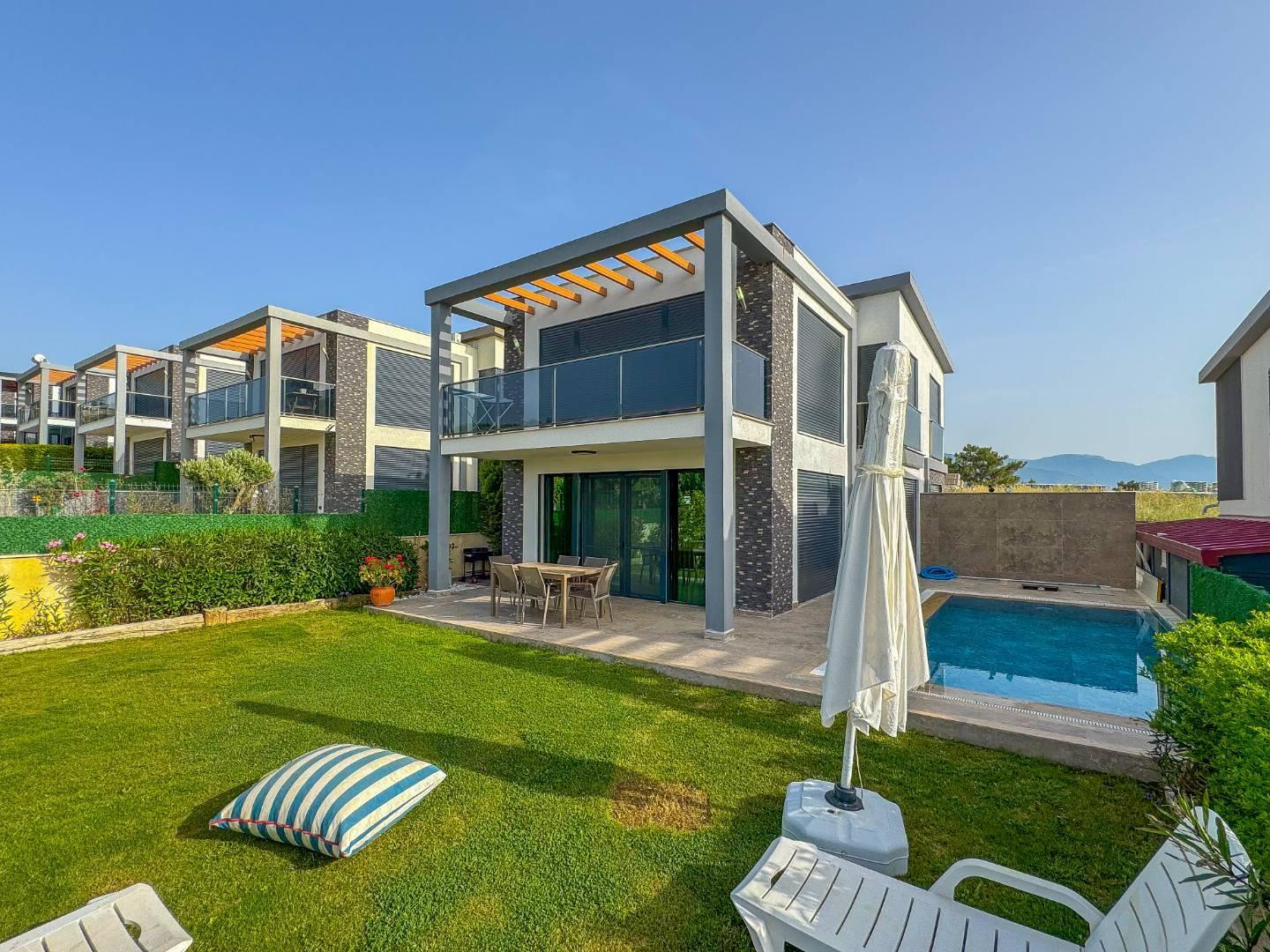 Kuşadası Soğucak'ta Deniz Manzaralı, Özel Havuzlu, Konforlu Villa-30114