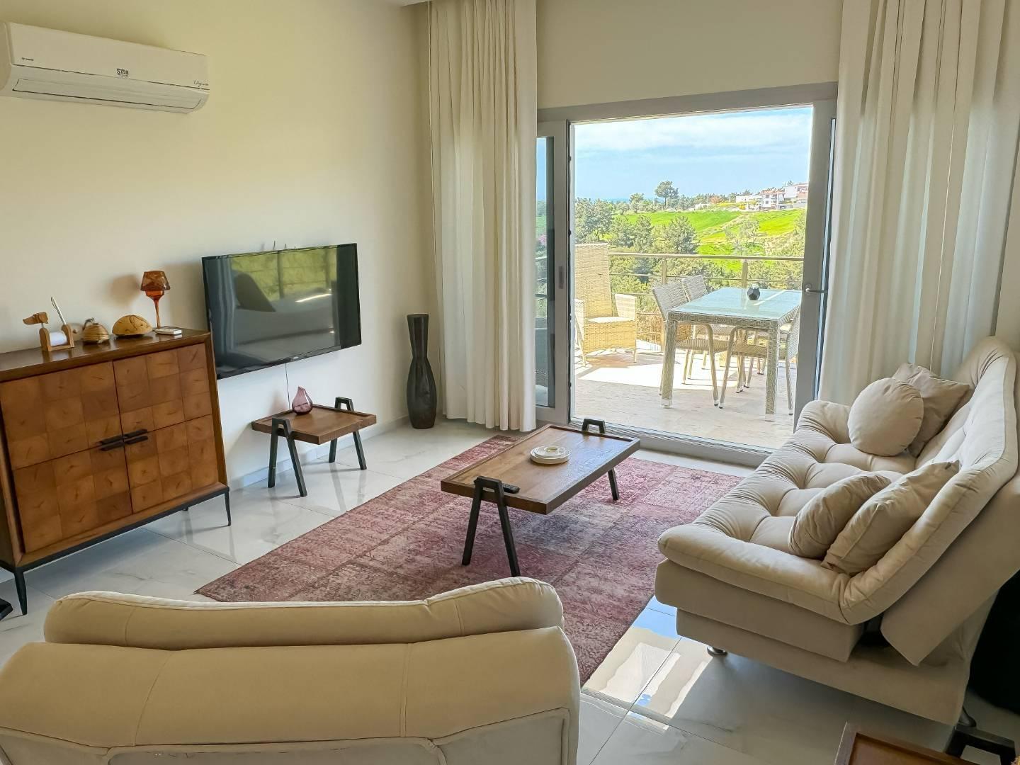 Kuşadası Soğucak'ta Doğa Manzaralı, Ortak Havuzlu, Müstakil Girişli Ev-32110