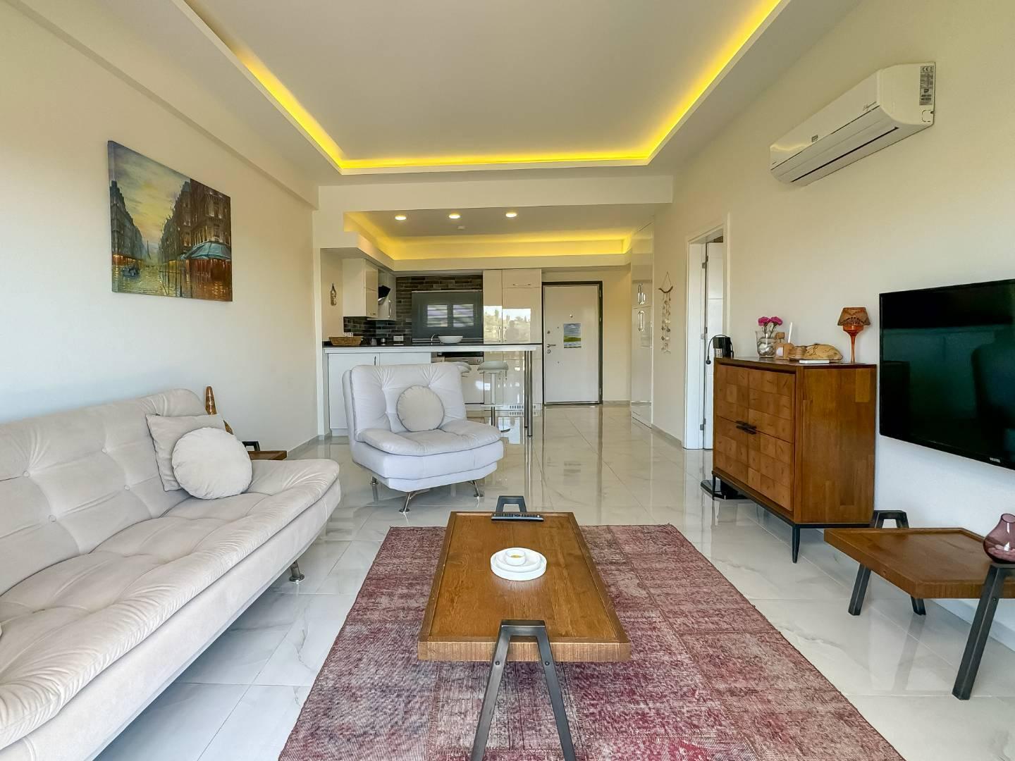 Kuşadası Soğucak'ta Doğa Manzaralı, Ortak Havuzlu, Müstakil Girişli Ev-32110