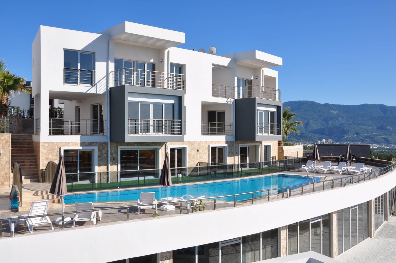 Kuşadası Soğucak'ta Eşsiz Doğa Manzaralı, Denize Yakın, Tatil Evi
