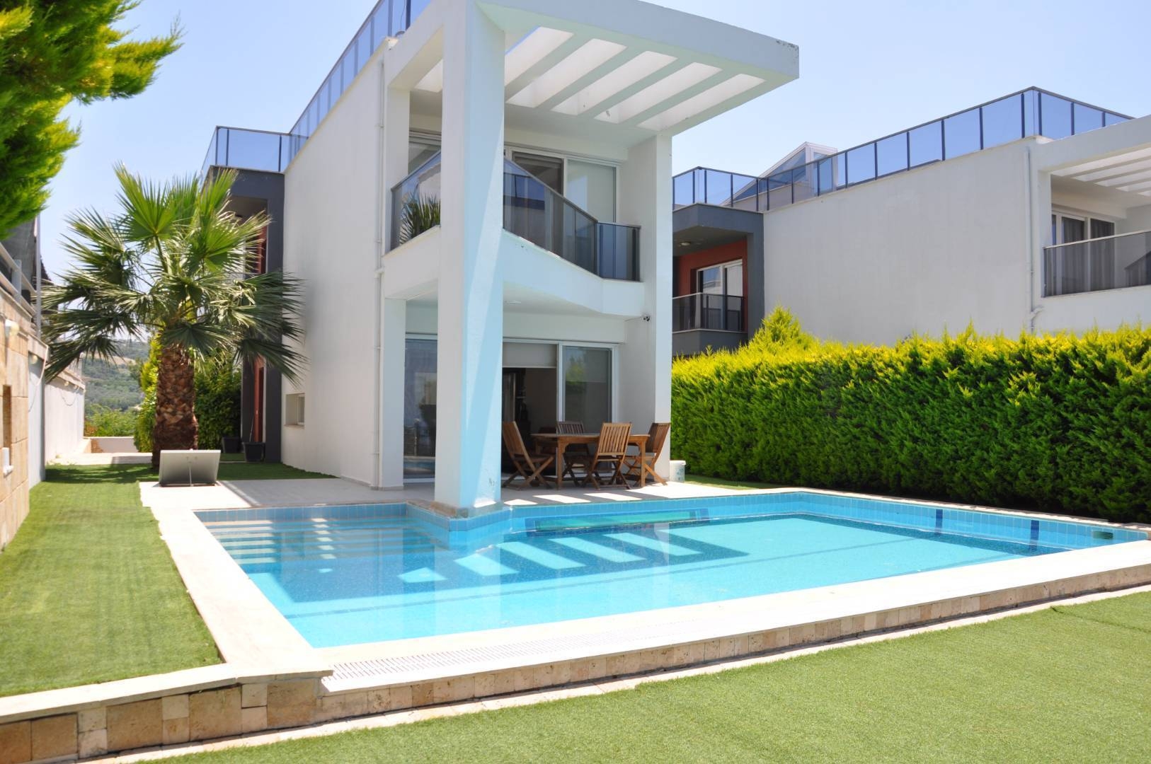 Kuşadası Soğucak'ta Kalabalık Ailelere Uygun, Özel Havuzlu, Şık Villa