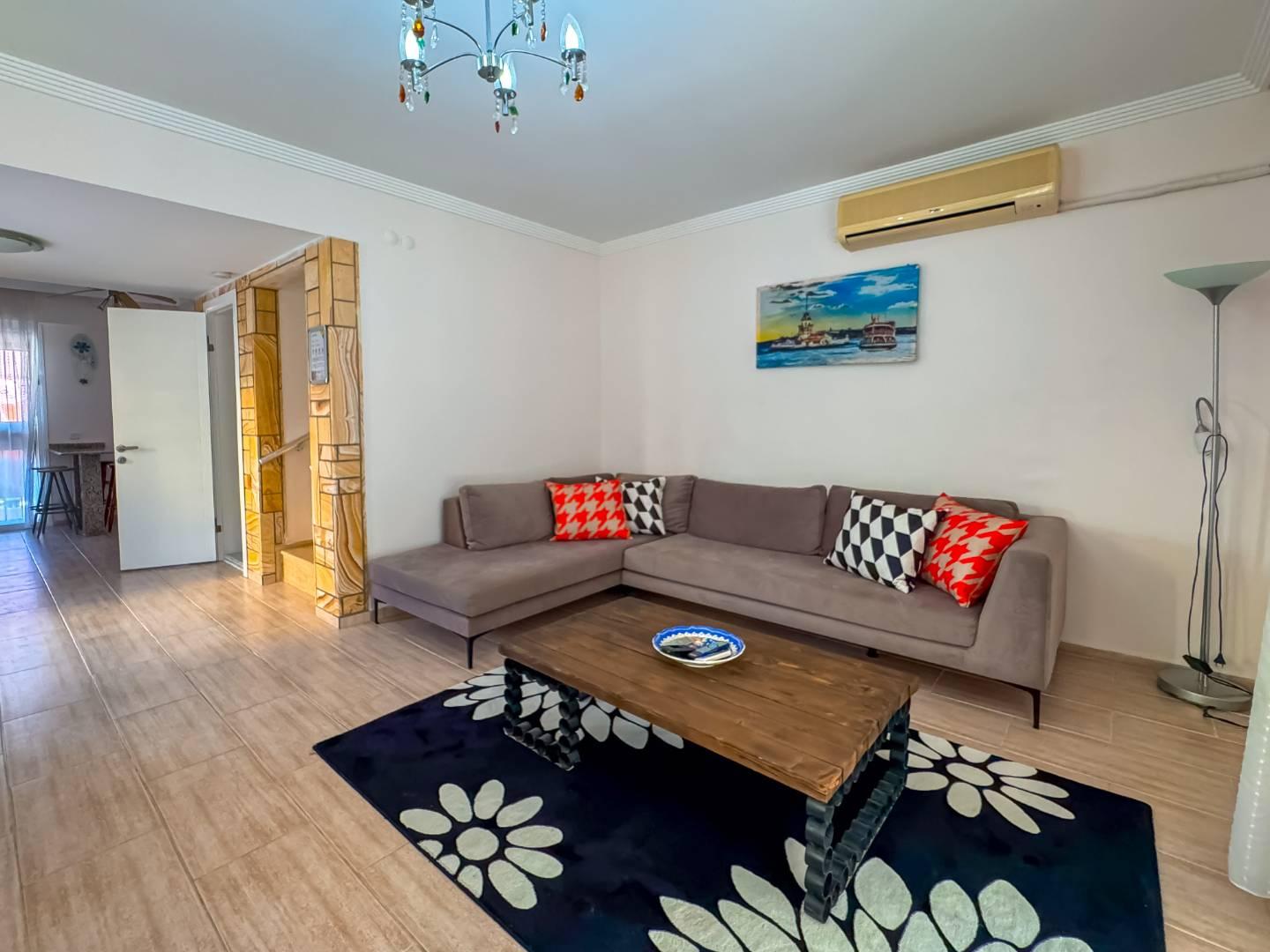 Kuşadası Soğucak'ta Geniş Ailelere Uygun, Özel Havuzlu, Ferah Villa-38004