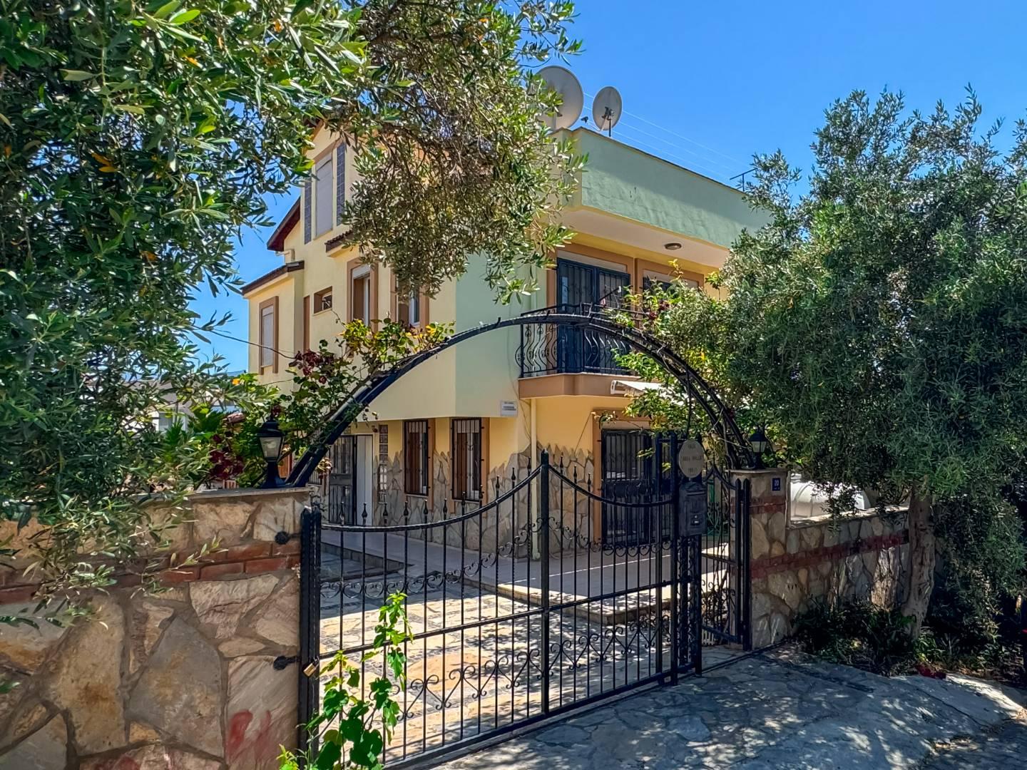 Kuşadası Soğucak'ta Geniş Ailelere Uygun, Özel Havuzlu, Ferah Villa-38004