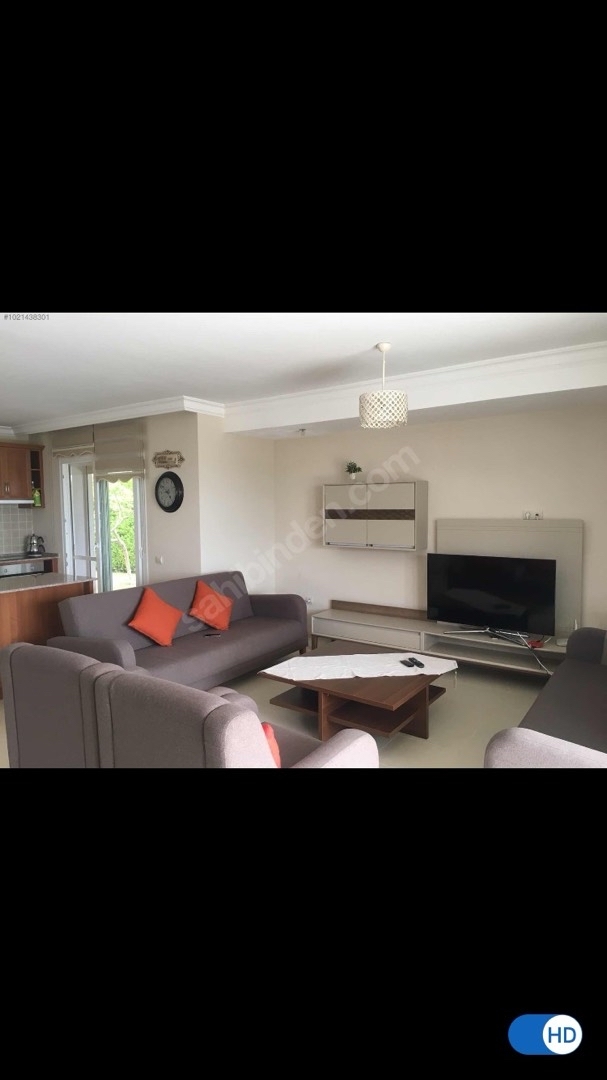 Kuşadası Soğucak'ta Merkeze Yakın Konumda, Ortak Havuzlu, Şık Villa