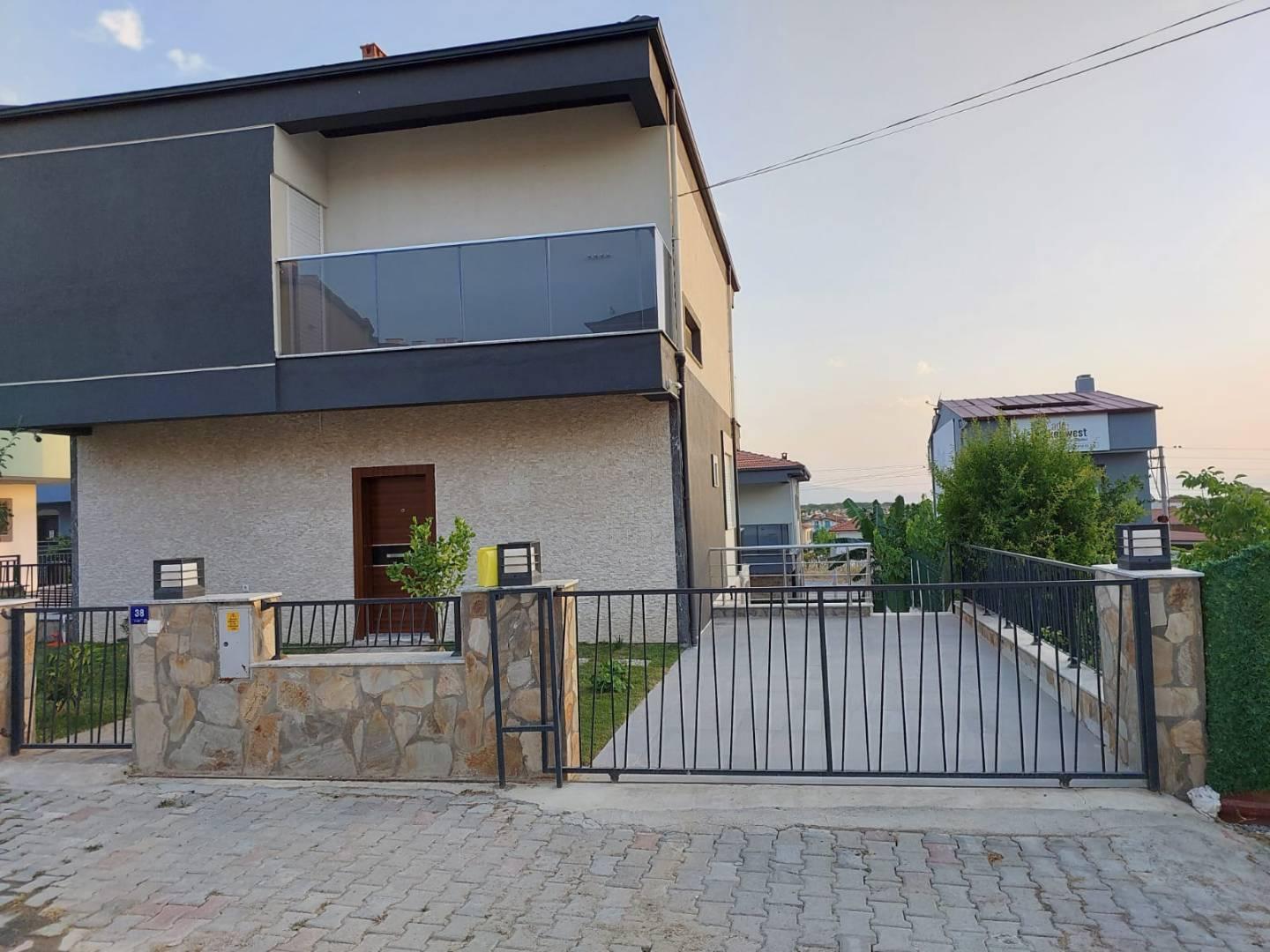 Kuşadası Soğucak'ta Merkezi Konumda, Özel Havuzlu, Konforlu Villa-42651