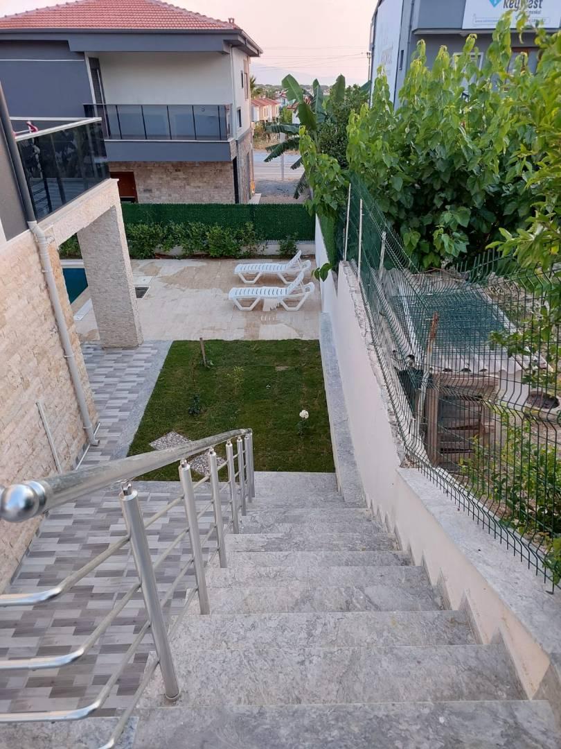 Kuşadası Soğucak'ta Merkezi Konumda, Özel Havuzlu, Konforlu Villa-42651