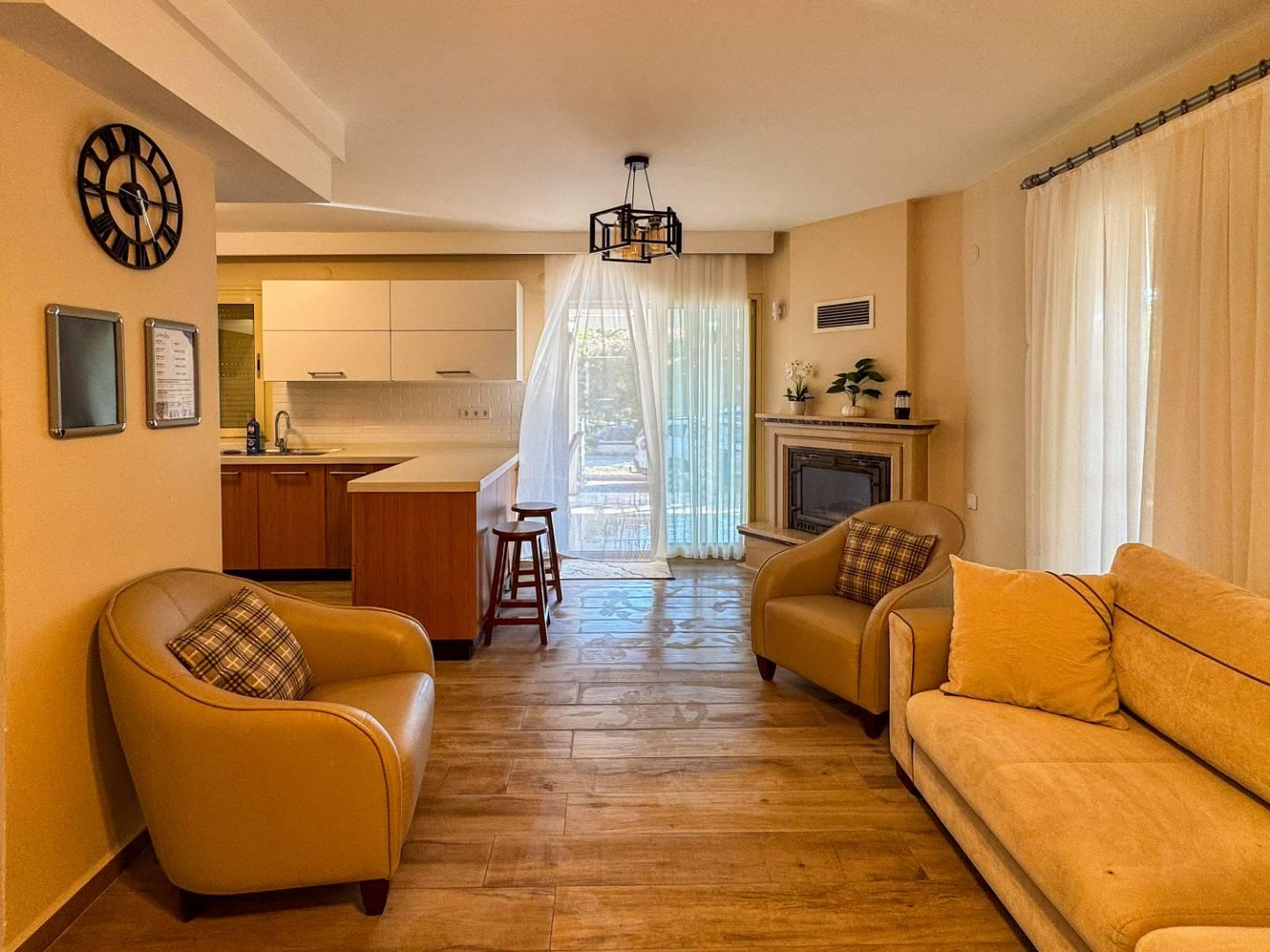 Kuşadası Yavansu'da Denize Yakın, 6 Kişilik, Konforlu Villa-42142