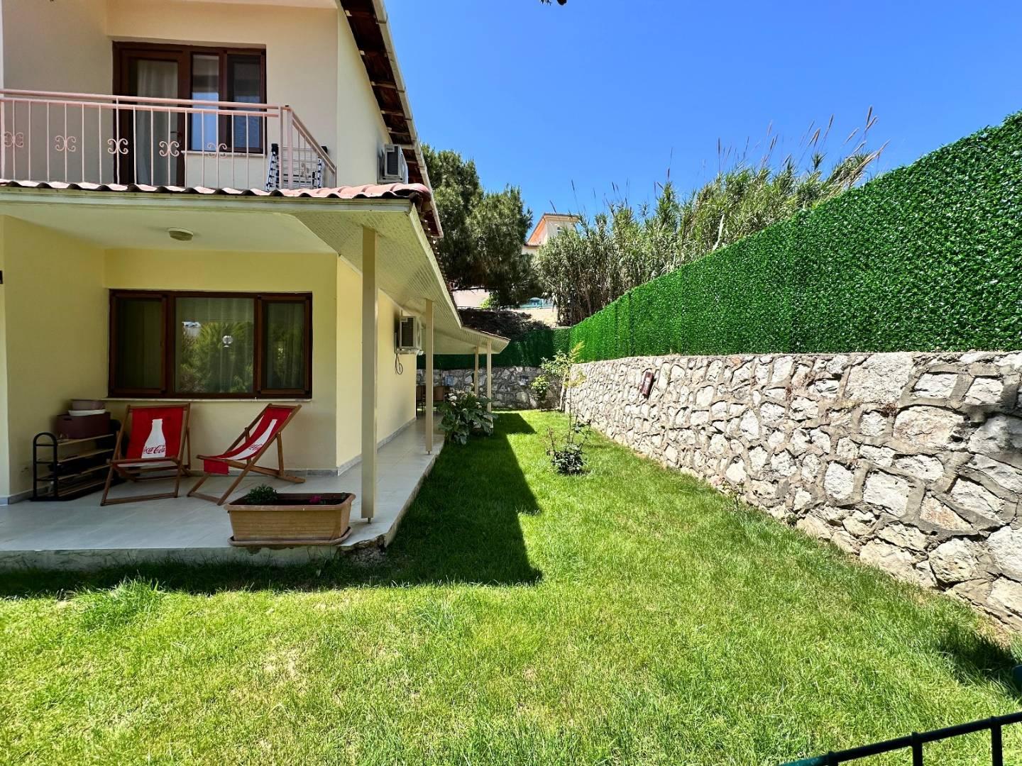 Kuşadası Yavansu'da Merkezi Konumda, Ortak Havuzlu, Yazlık Villa-42623