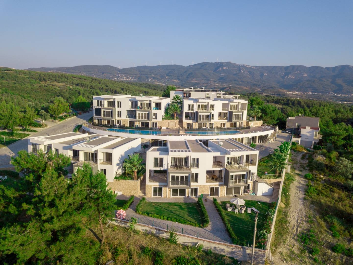 Aydın Kuşadası'nda Doğayla İç İçe, Ortak Havuzlu, Konforlu Ev