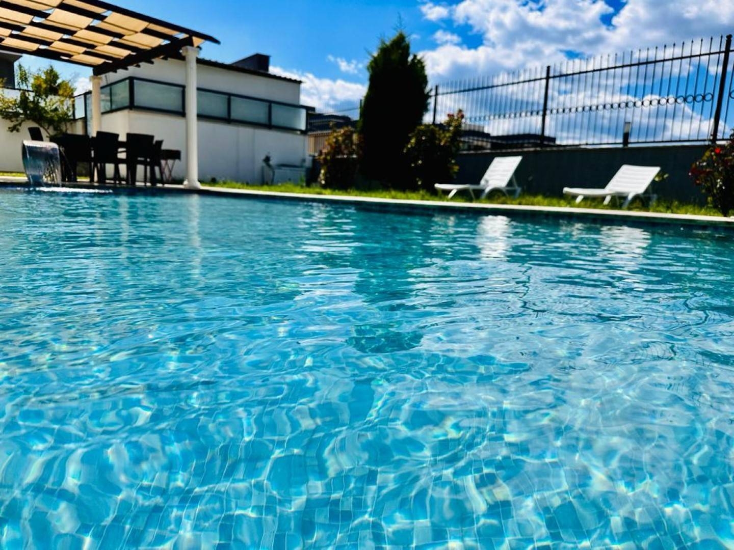 Kuşadası'nda Elverişli Konumda, Bahçeli, Özel Havuzlu, Konforlu Villa