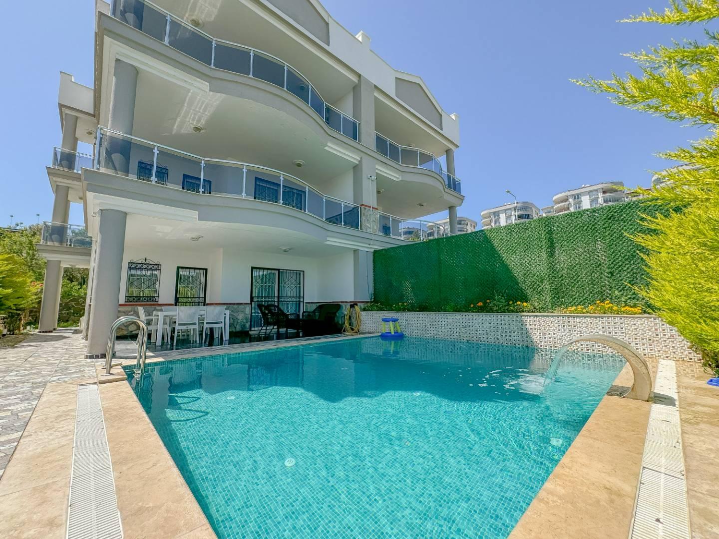 Aydın Kuşadası'nda Geniş Ailelere Uygun, Özel Havuzlu, Lüks Villa-29449