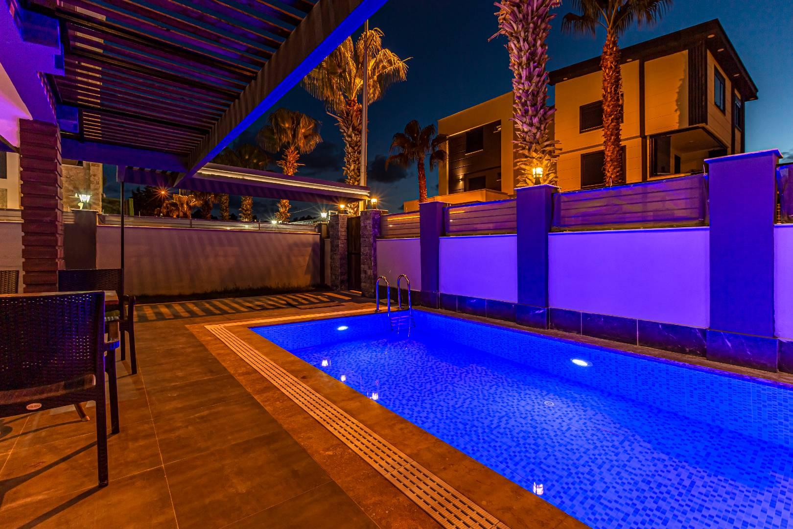 Serik Kadriye'de Merkezi Konumda, Özel Havuzlu, Kiralık Villa-40902