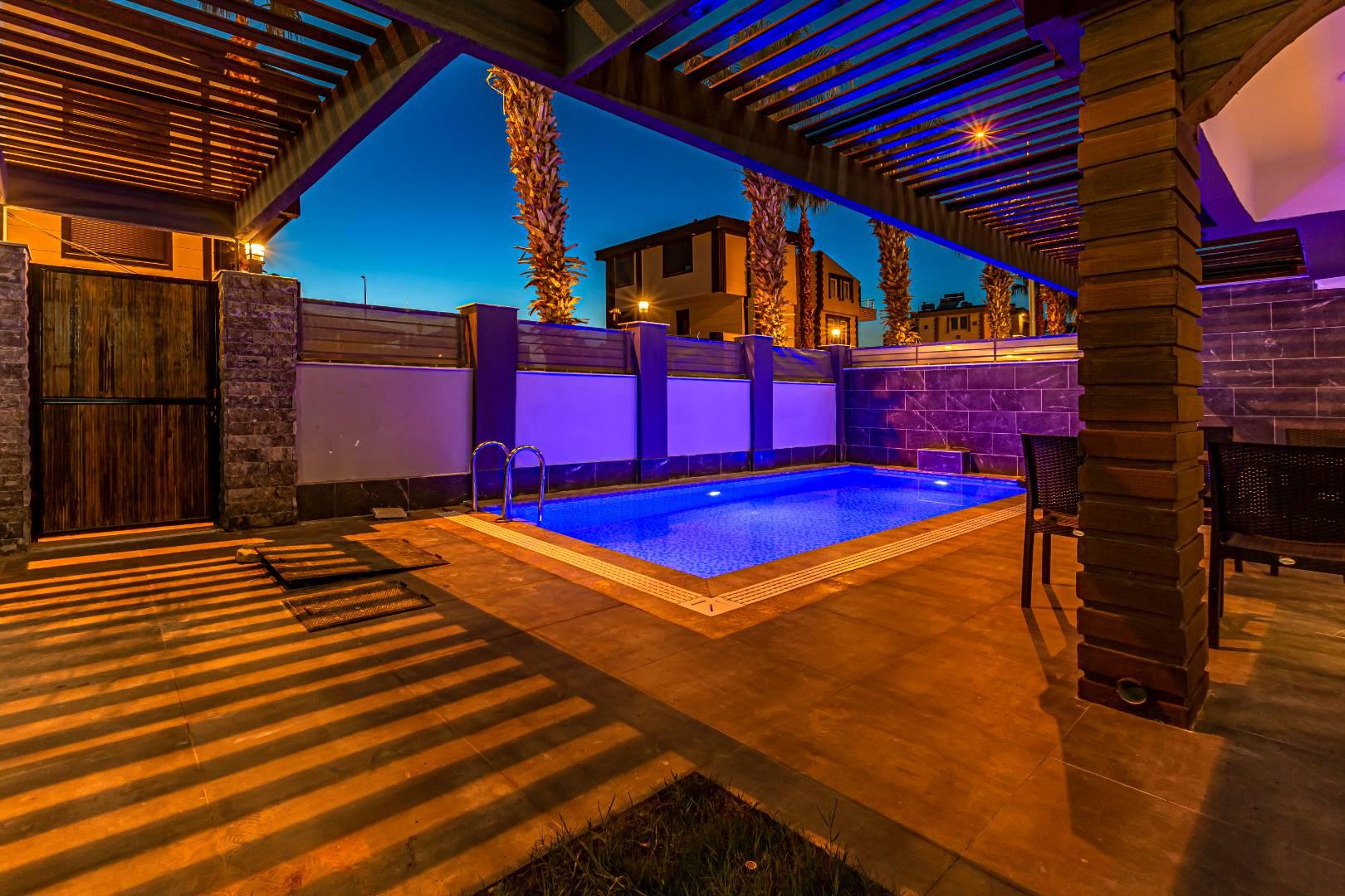 Serik Kadriye'de Merkezi Konumda, Özel Havuzlu, Kiralık Villa-40902