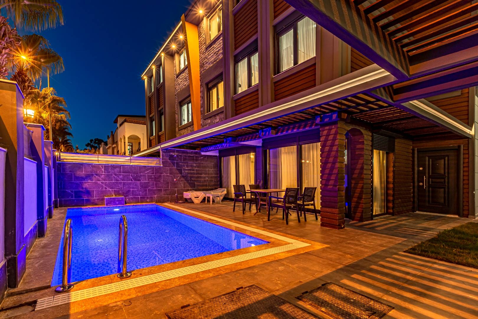 Serik Kadriye'de Merkezi Konumda, Özel Havuzlu, Kiralık Villa