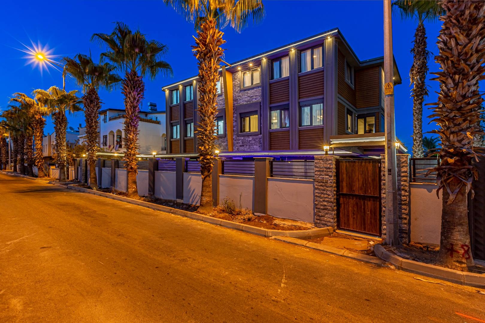 Serik Kadriye'de Merkezi Konumda, Özel Havuzlu, Kiralık Villa