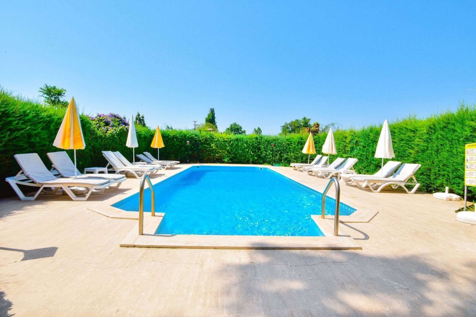 Ortaca Güzelyurt'ta 12 Kişilik, Özel Havuzlu, Modern Tasarımlı Villa