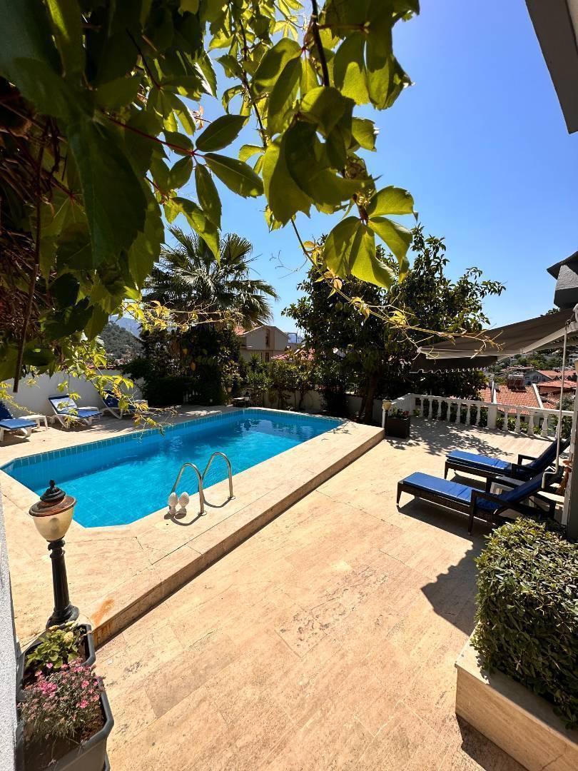 Muğla Marmaris'te Geniş Bahçeli, Özel Havuzlu, Şık Villa-36404