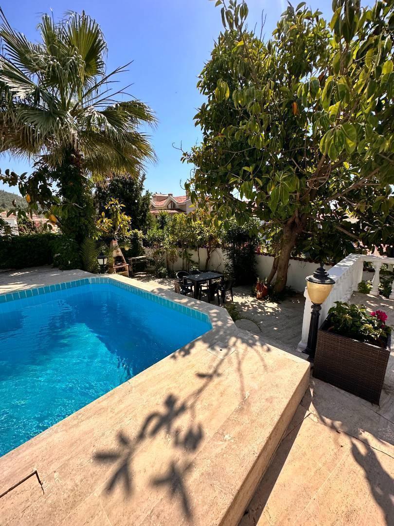 Muğla Marmaris'te Geniş Bahçeli, Özel Havuzlu, Şık Villa-36404
