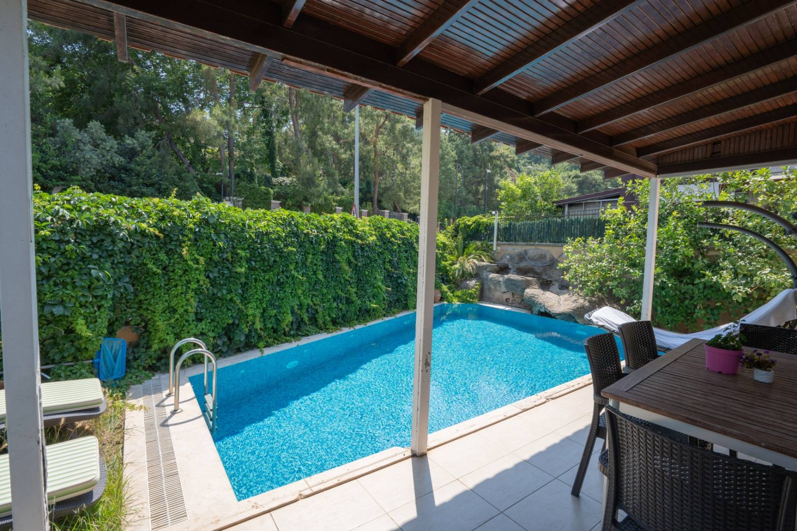 Marmaris Armutalan'da Merkezi Konumda, Özel Havuzlu, 3+1 Villa