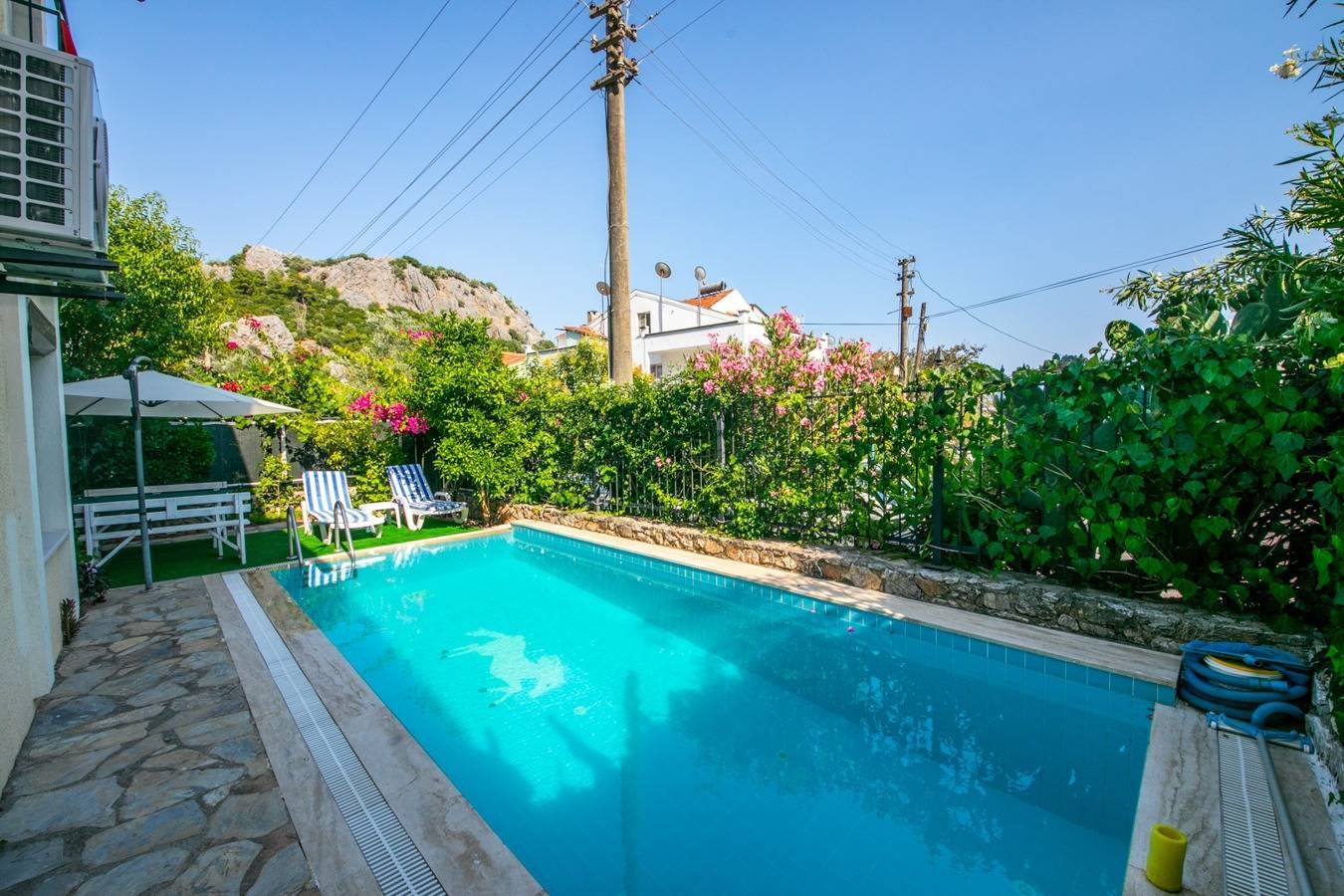 Muğla Marmaris'te Yeşillikler İçerisinde, Özel Havuzlu, Şık Villa