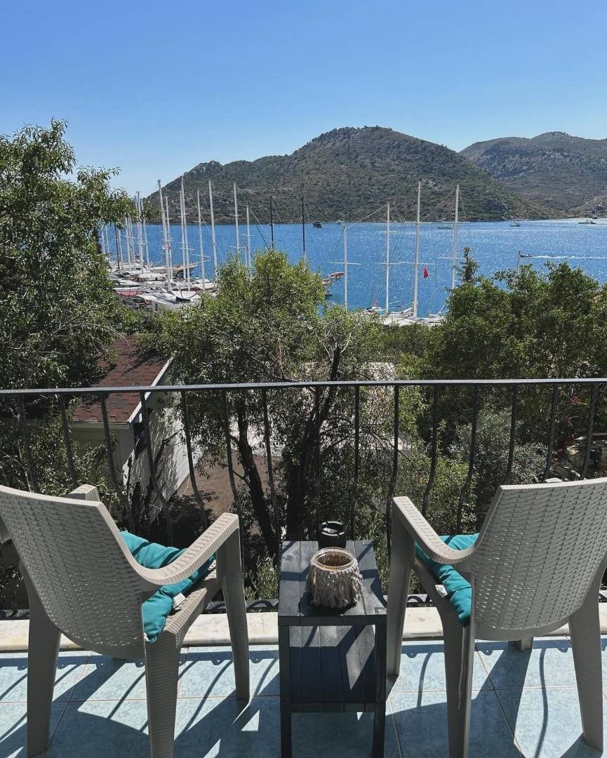 Marmaris Bozburun'da Deniz Manzaralı, 4 Kişilik, Şık Bahçe Katı