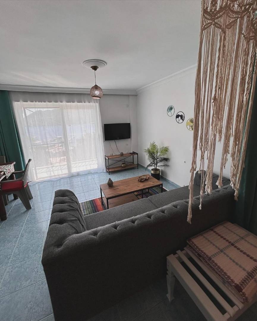 Marmaris Bozburun'da Deniz Manzaralı, 4 Kişilik, Şık Bahçe Katı