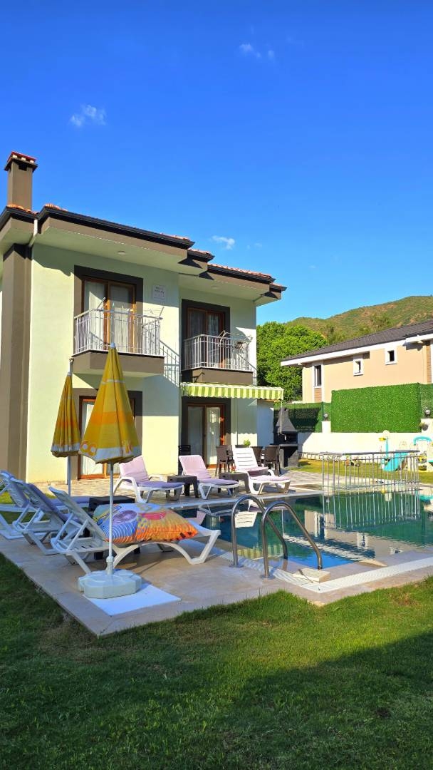 Marmaris Çamlı'da Merkezi Konumda, Özel Havuzlu, Şık Villa