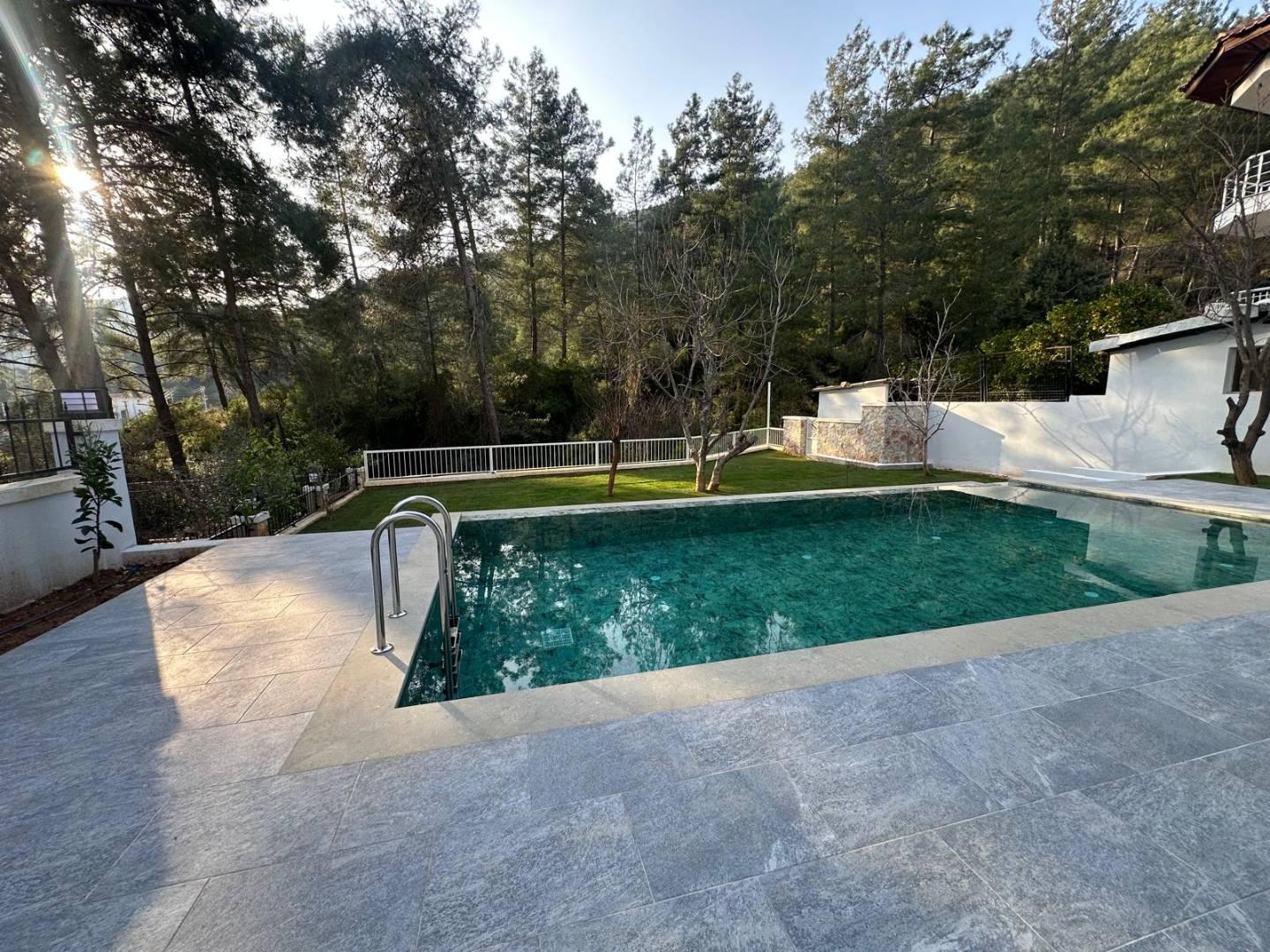 Marmaris Çetibeli'nde Yemyeşil Bahçeli, Özel Havuzlu, 6 Kişilik Villa-43738