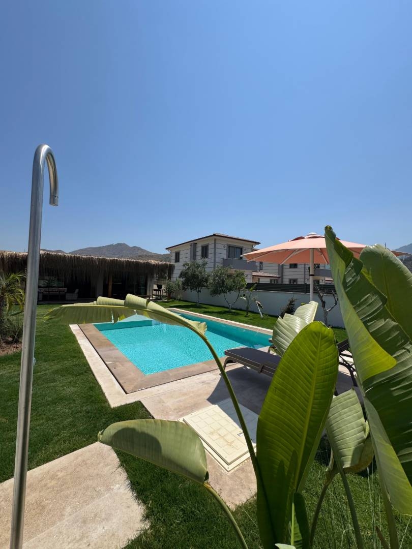 Marmaris Hisarönü'nde Denize Sıfır, Özel Havuzlu, Konforlu Villa