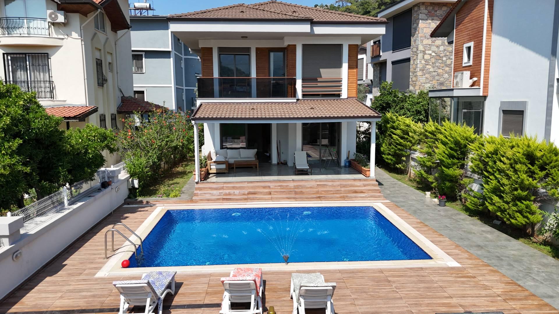 Muğla Marmaris'te Merkezi Konumda, Özel Havuzlu, Konforlu Villa-42828