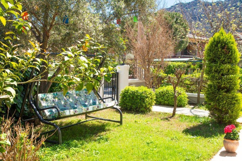 Muğla Marmaris'te Geniş Bahçeli, Özel Havuzlu, Konforlu Villa