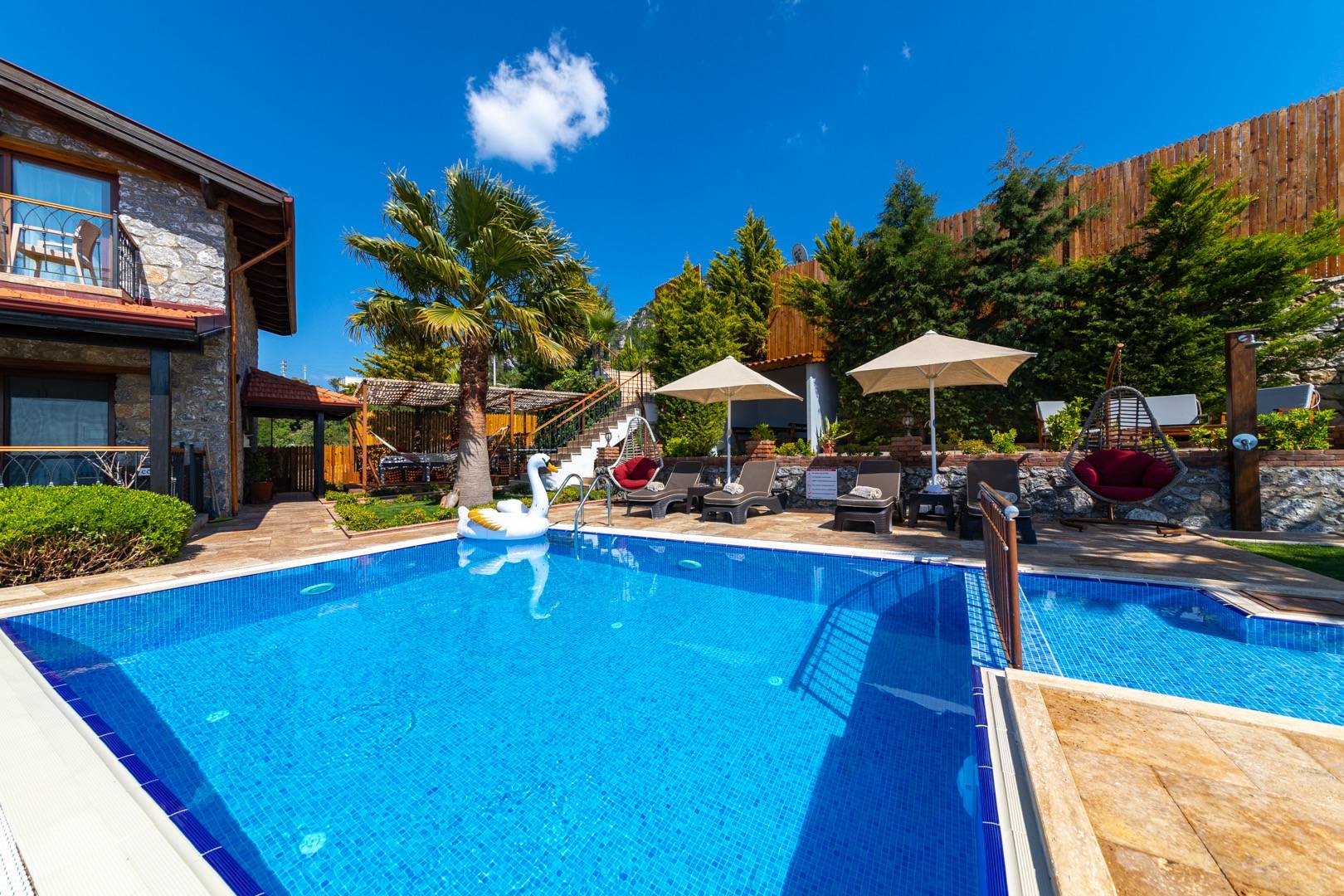 Marmaris Söğüt'de Enfes Deniz Manzaralı, Özel Havuzlu, Lüks Villa