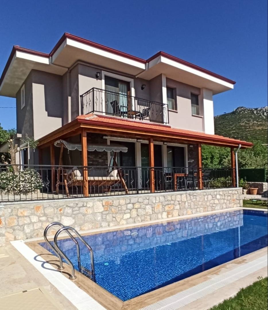 Marmaris Söğüt'te Deniz ve Doğa Manzaralı, Özel Havuzlu, Şık Villa
