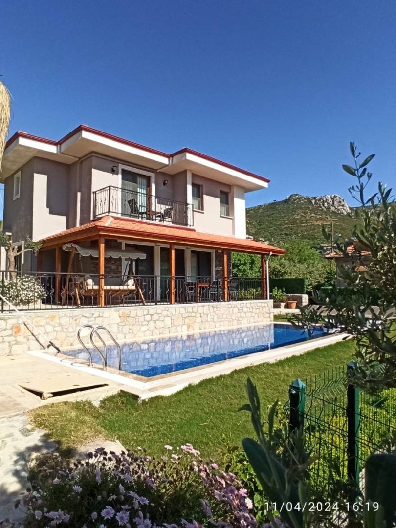 Marmaris Söğüt'te Deniz ve Doğa Manzaralı, Özel Havuzlu, Şık Villa