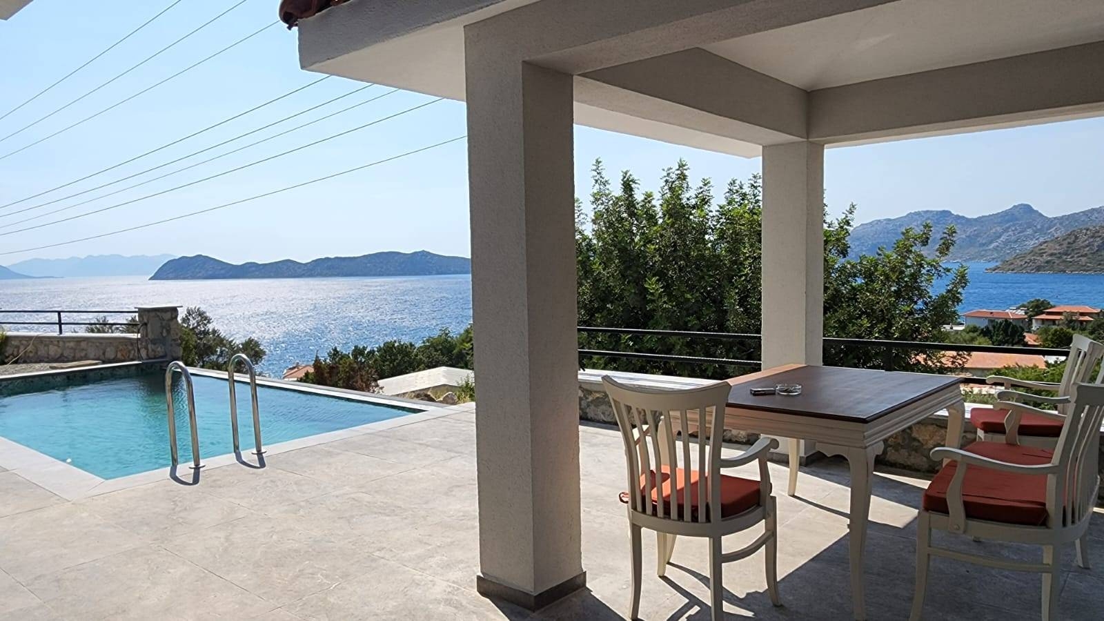 Marmaris Söğüt'te Enfes Deniz Manzaralı, Özel Havuzlu, Şık Villa