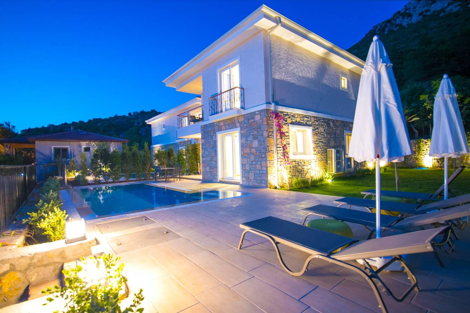 Marmaris Söğüt'te Modern Tasarımlı, Özel Havuzlu, Bahçeli Villa-43765