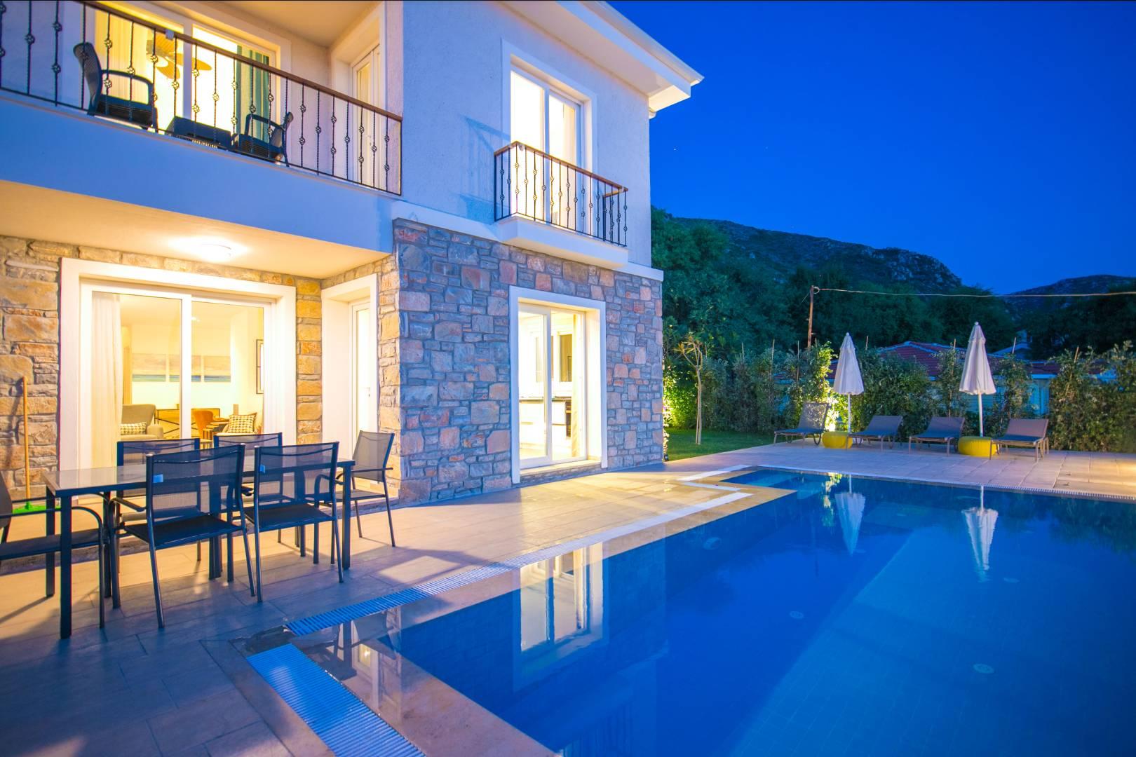 Marmaris Söğüt'te Modern Tasarımlı, Özel Havuzlu, Bahçeli Villa-43765