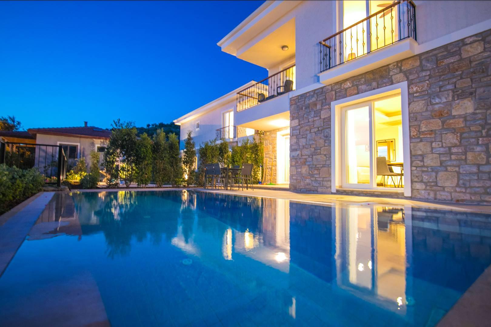 Marmaris Söğüt'te Modern Tasarımlı, Özel Havuzlu, Bahçeli Villa-43765