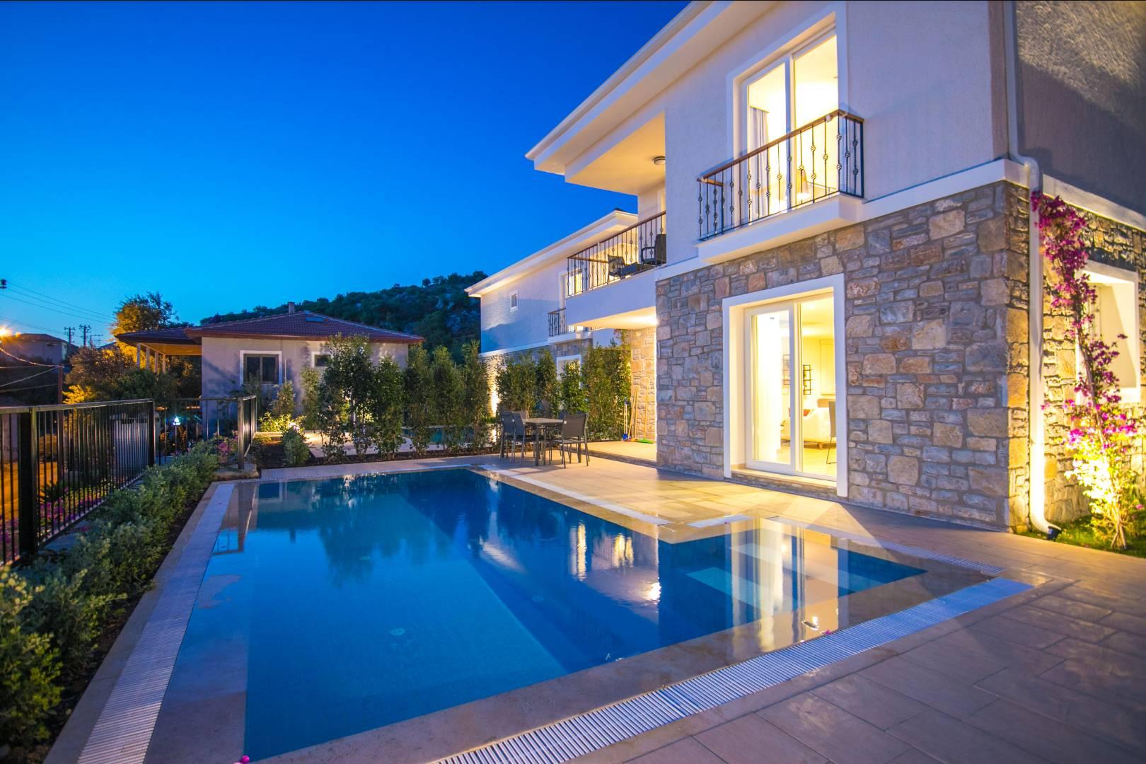 Marmaris Söğüt'te Modern Tasarımlı, Özel Havuzlu, Bahçeli Villa-43765