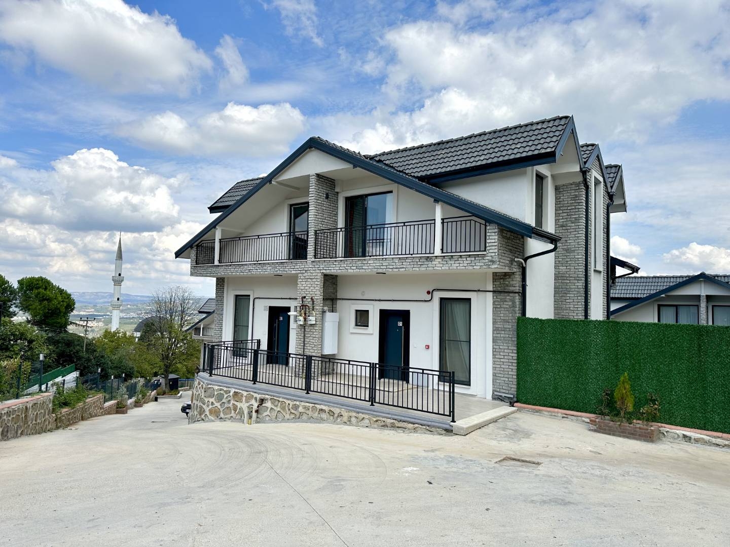 Kartepe Maşukiye'de Merkezi Konumda, Isıtmalı Havuzlu, Lüks Villa