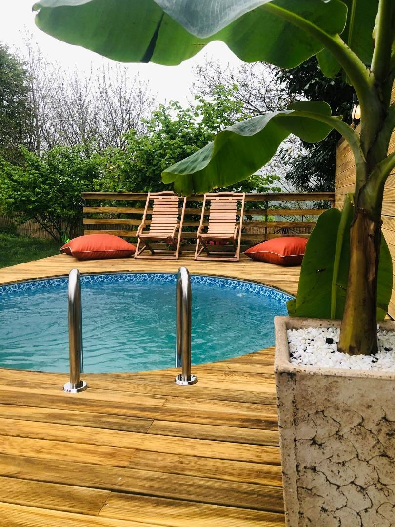 Sapanca Memnuniye'de Isıtmalı Havuzlu, Korunaklı Bungalov