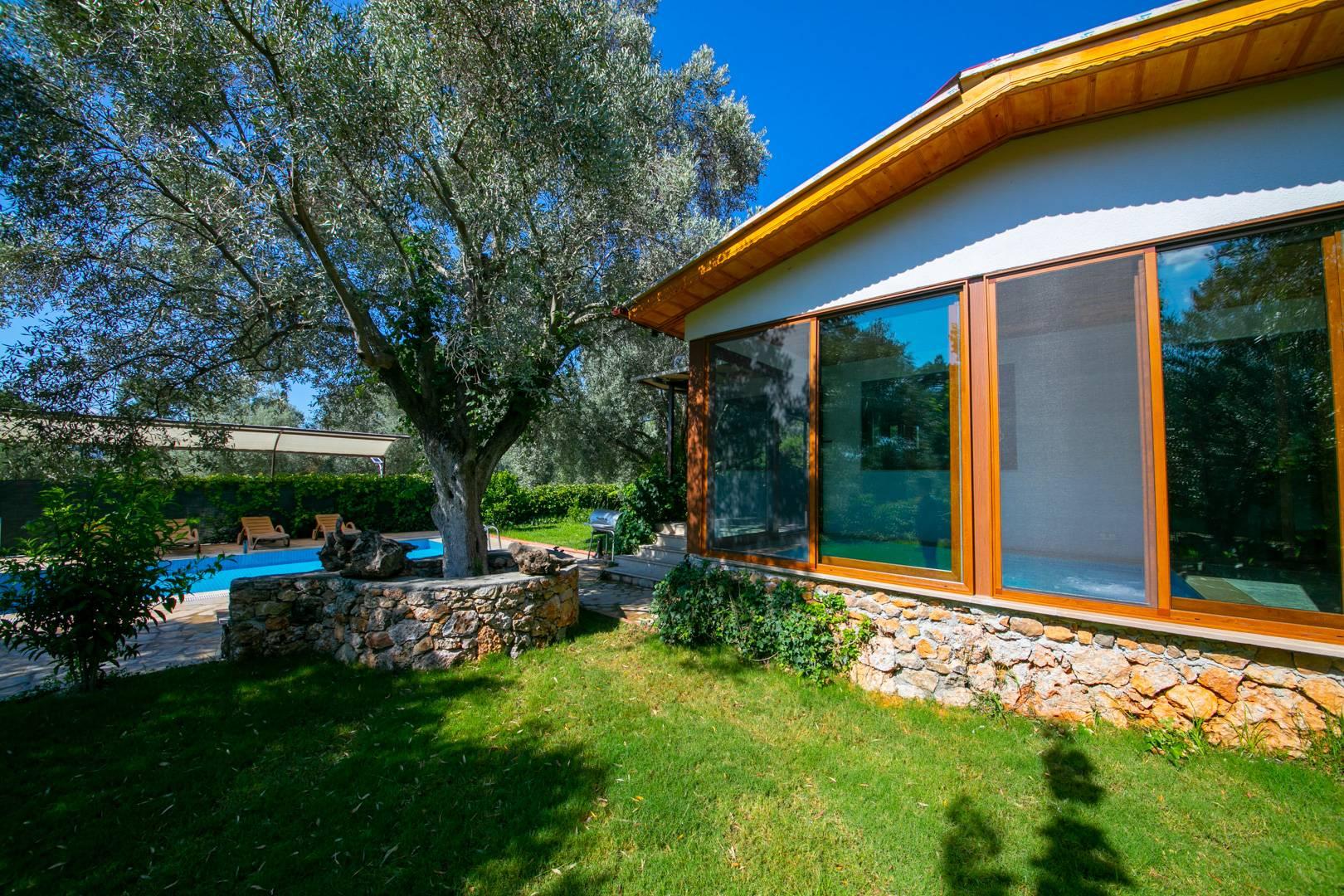 Menteşe Kuyucak'ta Huzurlu Doğada, Kapalı Havuzlu, Bahçeli Villa-43752