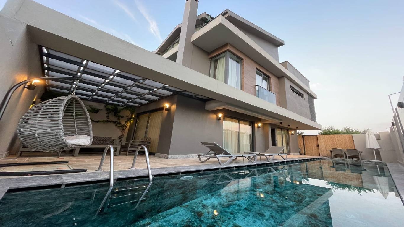 Fethiye Akarca'da Merkezi Konumda, Özel Havuzlu, Jakuzili Villa