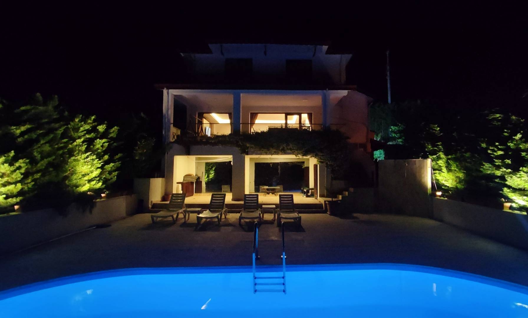 İzmit Çağırgan'da Yeşilliklerle Dolu Doğada, Özel Havuzlu, Şık Villa